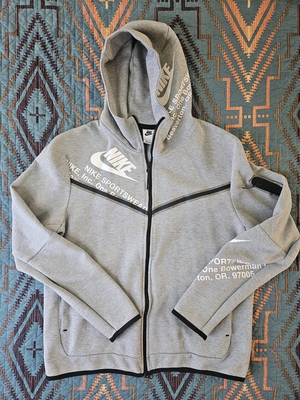 Nike‎ Light Gray Full-Zip Hoodie with White Logos